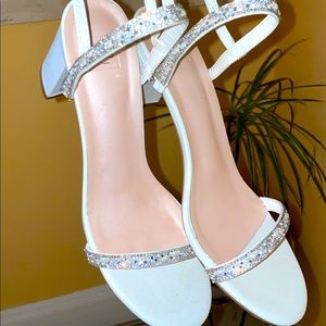 Open toe bridal heels 👠